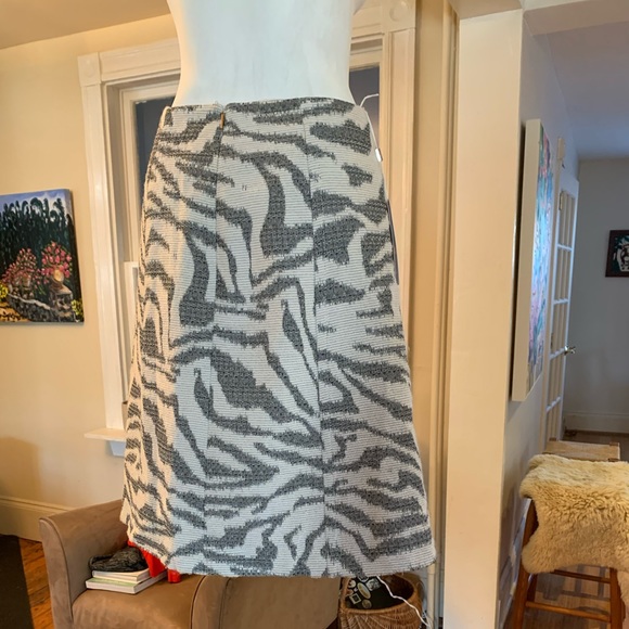 HUGO BOSS Stunning. Size 4. Never worn. NWT skirt. Four season. $125 - Picture 7 of 11